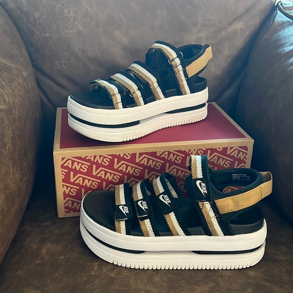 NIKE icon classic platform sandals